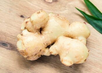 white garlic on brown wooden table