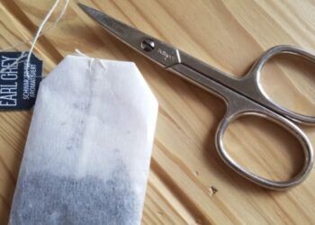 SUPERTIP: Repareer een gescheurde nagel makkelijk met een theezakje!