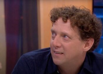 Net binnen: Jochem Myjer reageert op geruchten vreemdgaan. ‘Hij bekent het gewoon’