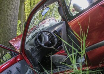 18-jarige jongen reed een jonge vrouw dood. Het kaartje dat de politie in haar hand aantrof, maakt iedereen aan het huilen