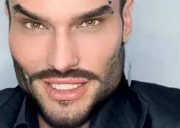 Eng: Levende Nostradamus heeft angstaanjagende waarschuwing voor 2024