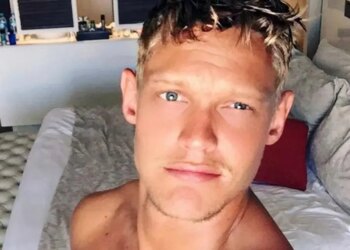 Oeh la la! Ferry Doedens deelt perongeluk pikante foto’s op X