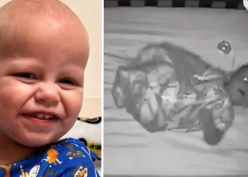 Moeder ziet gloeiend oog van zoon op babyfoon – Het onderzoek bij de dokter veranderde hun hele leven