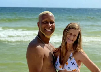 ‘Mijn man is 37 jaar jonger dan ik – ik moet mijn gebit er uithalen, maar hij houdt van me’