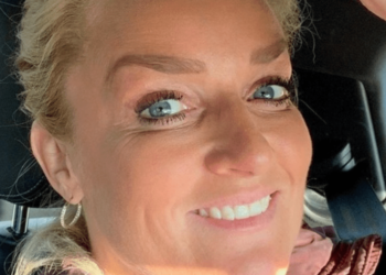 Brekend:  Groot babynieuws voor zangeres Samantha Steenwijk