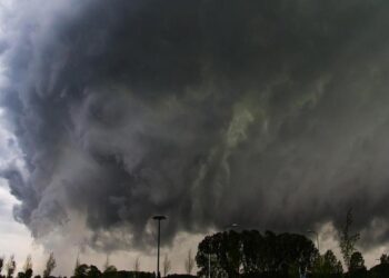 Weeralarm: Vanmiddag en vanavond wederom flink noodweer verwacht