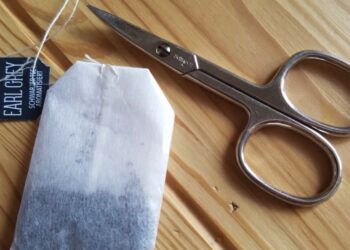 SUPERTIP: Repareer een gescheurde nagel makkelijk met een theezakje!