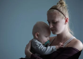 Harde werkende moeder verdient 94.000 euro maar heeft geen geld om eten te kopen