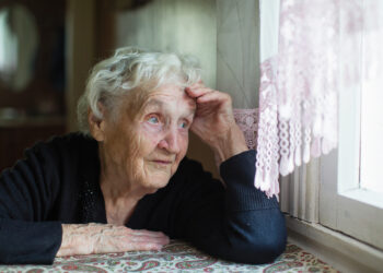 “Mijn kleinkinderen blijven weg omdat ze vinden dat ik naar ‘oud’ ruik”