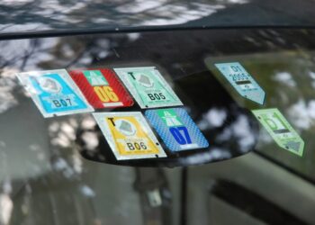 Met de auto op vakantie? Hier heb je milieustickers en/of tolvignetten nodig!